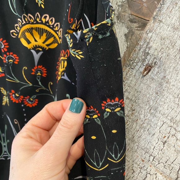 Cabi legend sleeveless blouse - Picture 4 of 5